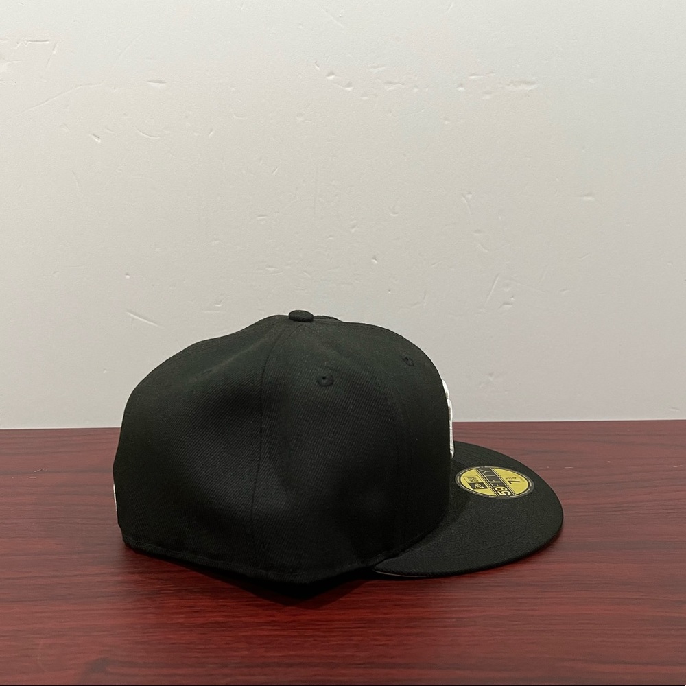 New Era, 59Fifty Fitted Hat, New York Yankees, Dominican Republic Flag, Black - Picture 2 of 10